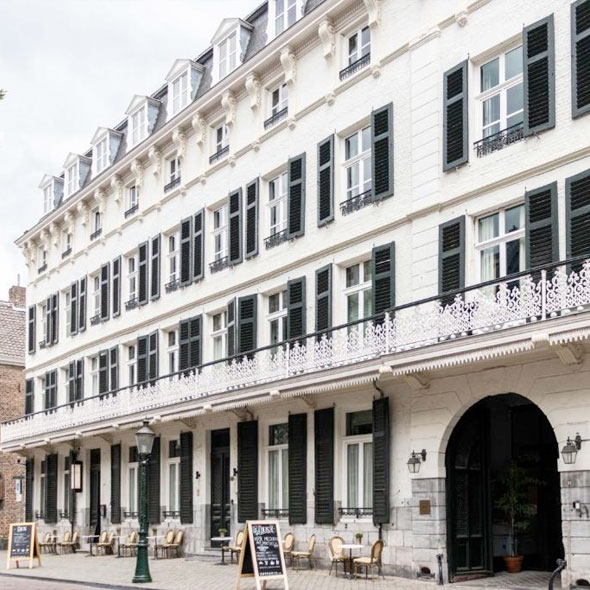 Hotel Monastère daarna naar Café 't Rozenhoedje